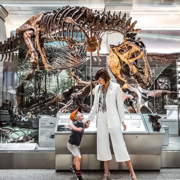 @districtofchic - Mother with child at the Smithsonian National Museum of Natural History's fossil hall - Free things to do in Washington, DC