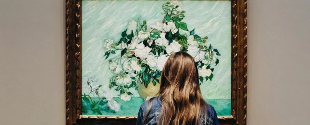 @_abbyderrick - Woman viewing Vincent Van Gogh's Roses at the National Gallery of Art - Master painters at Washington, DC art museums
